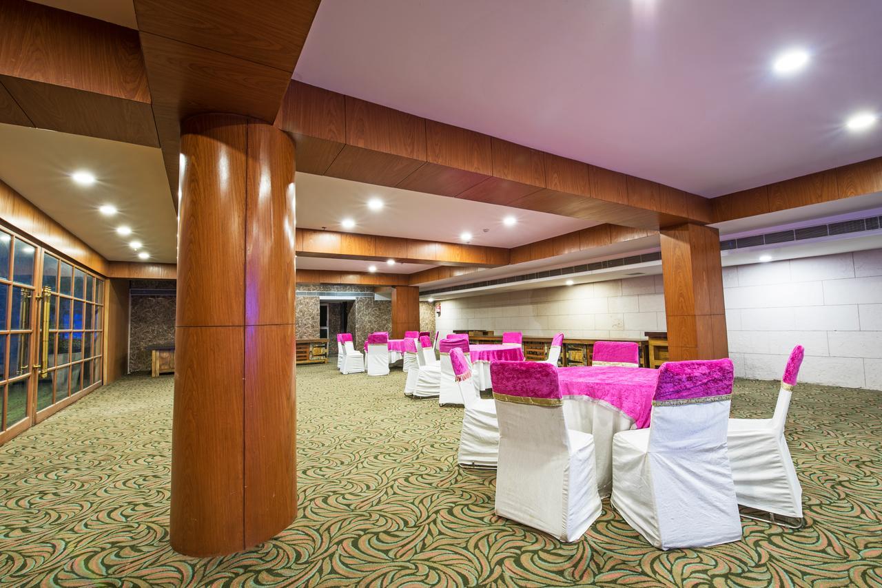 Hotel Celebration Gardens New Delhi Eksteriør billede