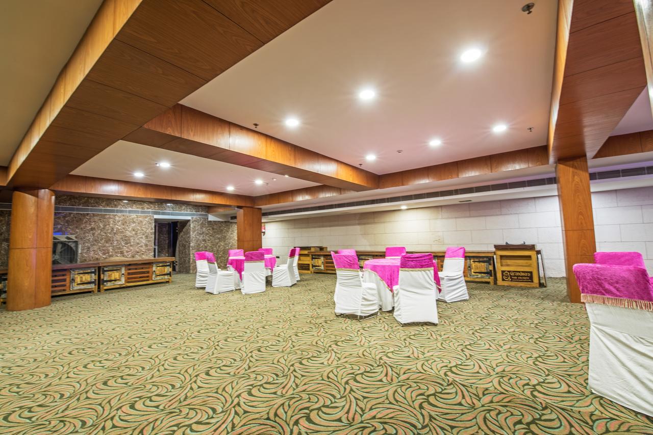 Hotel Celebration Gardens New Delhi Eksteriør billede