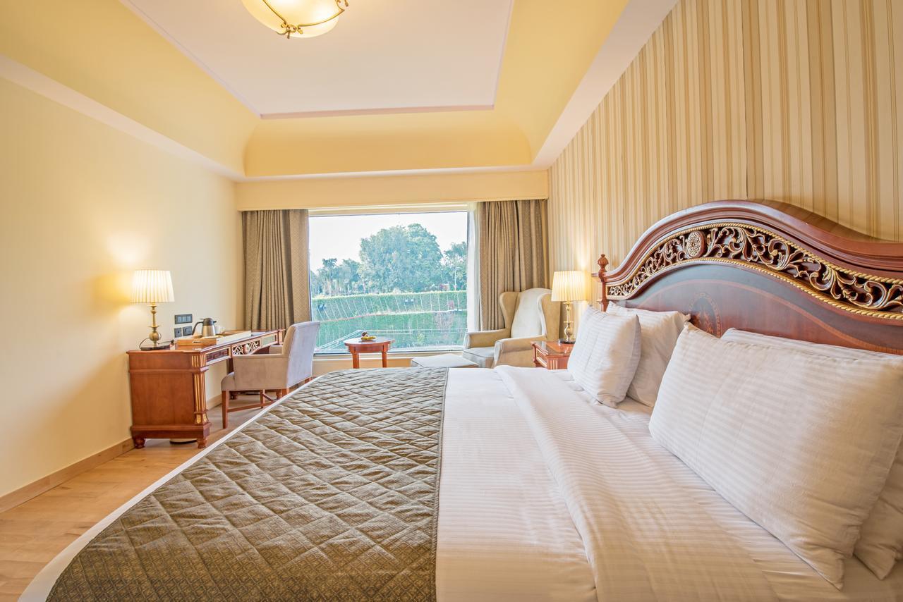 Hotel Celebration Gardens New Delhi Eksteriør billede