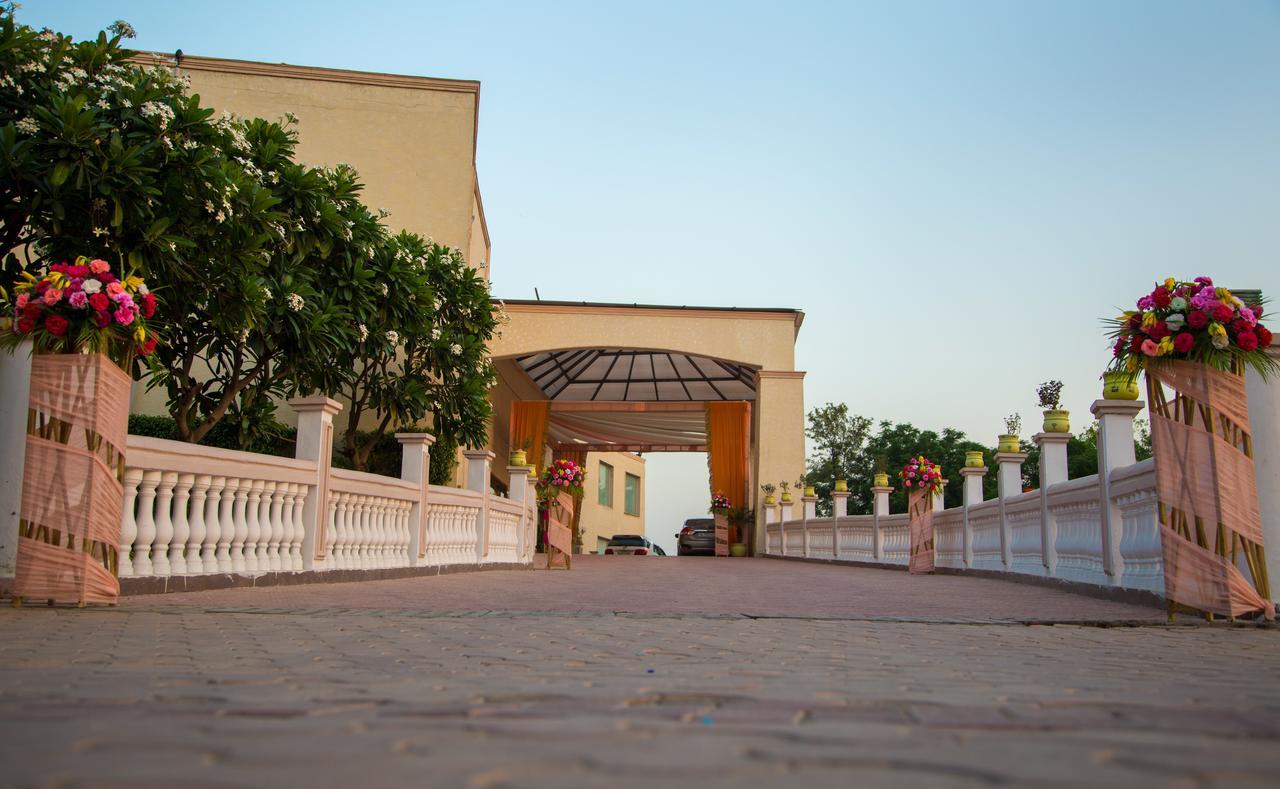 Hotel Celebration Gardens New Delhi Eksteriør billede