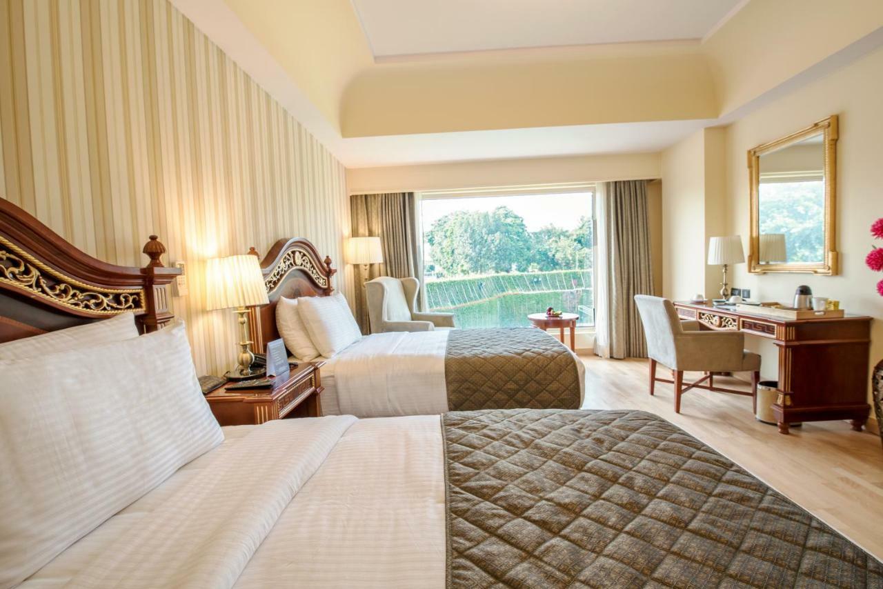 Hotel Celebration Gardens New Delhi Eksteriør billede